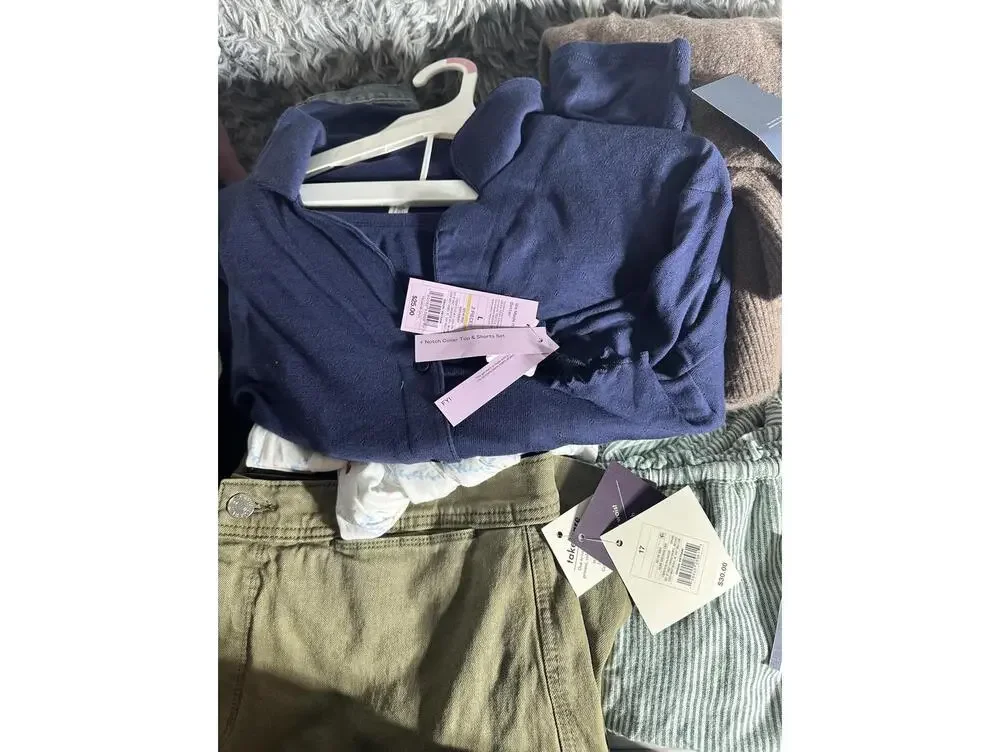 20 Pc Women’s Clothing Lot NWT Target Sizes S-XL Sweaters Jeans Boutique Resell - Picture 2 of 8